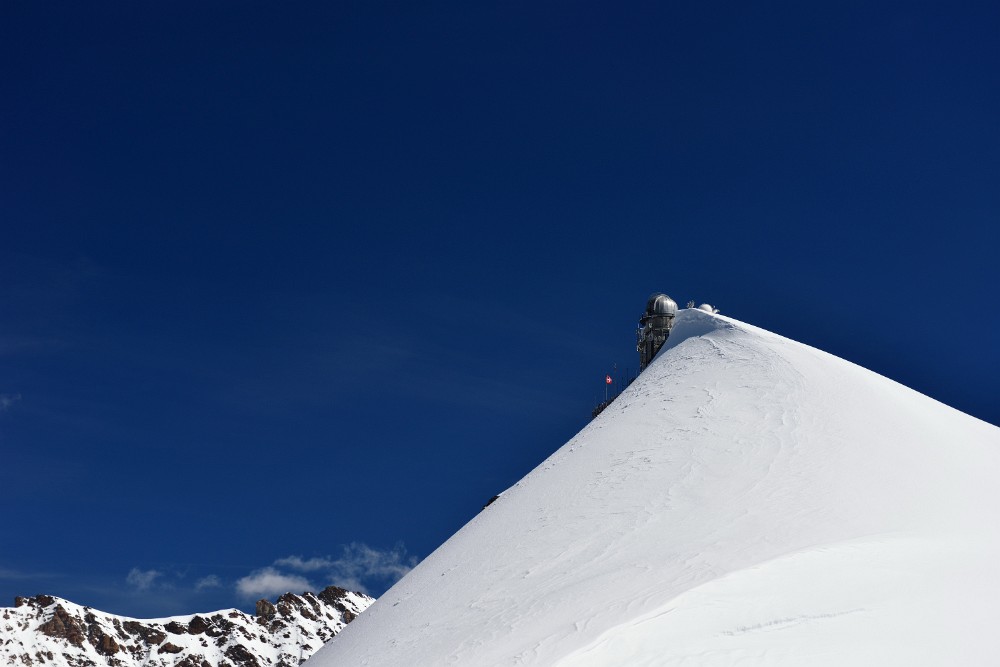 Alpentour-13.jpg - Hier oben gibt es wohl auch ein Observatorium. Einige knallharte Zeitgenossen machen sich aber auch von hier aus auf zu einer Bergwanderung.