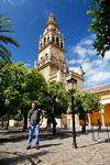 Cordoba. Der Turm der Mezquita mit Dirk.