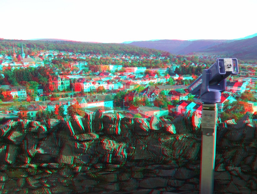 Stereo08.JPG - Wenn man ein-zwei Münzen zur Hand hat, kann man es sogar noch besser sehen.