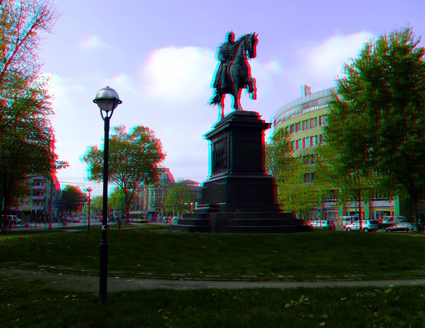 Stereo29.JPG - Dies ist der olle Kaiser Wilhelm auf seinem hohen Ross in Karlsruhe.