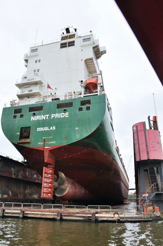 Hamburg-102009-56.jpg - Oh weh, wird ja immer schlimmer! Haben sie sonst keine Yachten mehr?