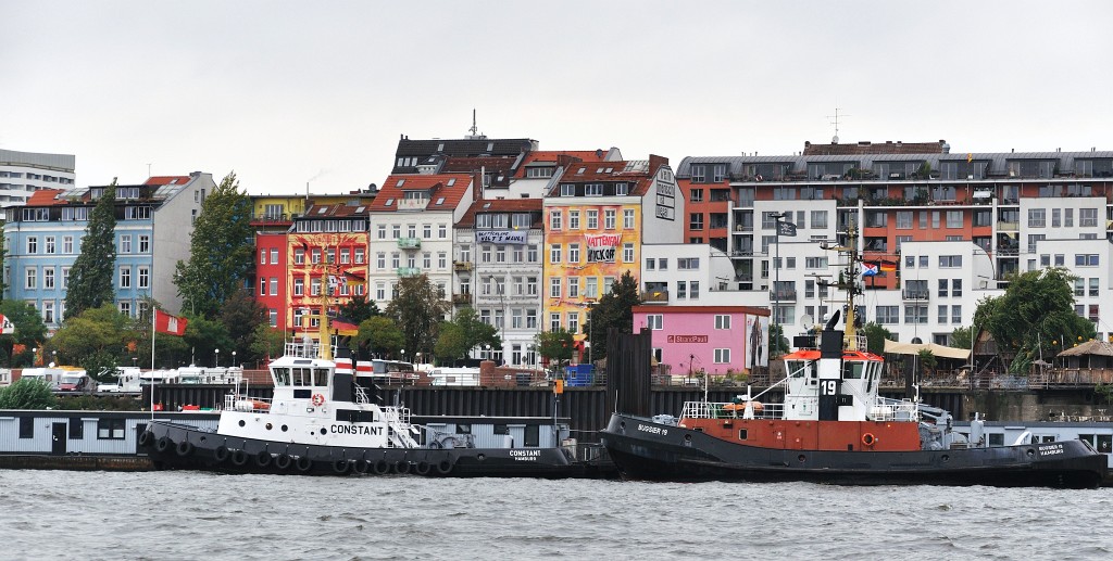 Hamburg-102009-59.jpg - Auch Archtiektur, aber ganz anders. Ob das wohl die Hafenstraße ist?