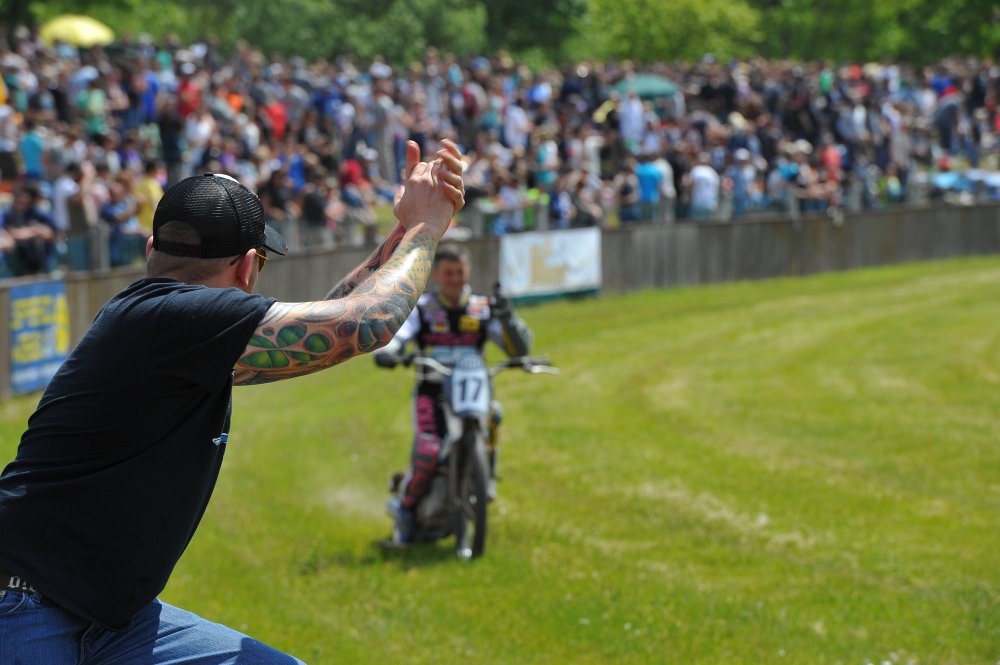 Herxheim09.JPG - Die Ehrenrunde anlässlich des Abschieds von Gerd Riss, einem der besten deutschen Speedway Fahrer aller Zeiten.