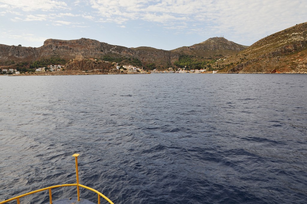 Kas-10-2009-086.jpg - Der Hafen von Meis kommt in Sichtweite.
