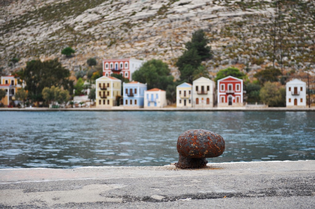 Kas-10-2009-098.jpg - Platz für ein Schiff. Ich mag die griechische Art, Häuser zur streichen. Die Farben sind munter, aber nicht geschmacklos.