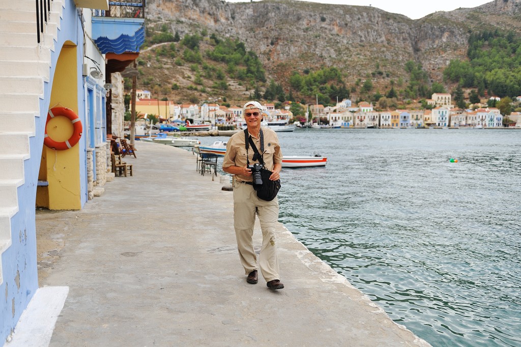 Kas-10-2009-100.jpg - Peter nutzt ebenso wie ich die letzten Minuten vorm Ablegen der Fähre zurück nach Kas zum Fotografieren.