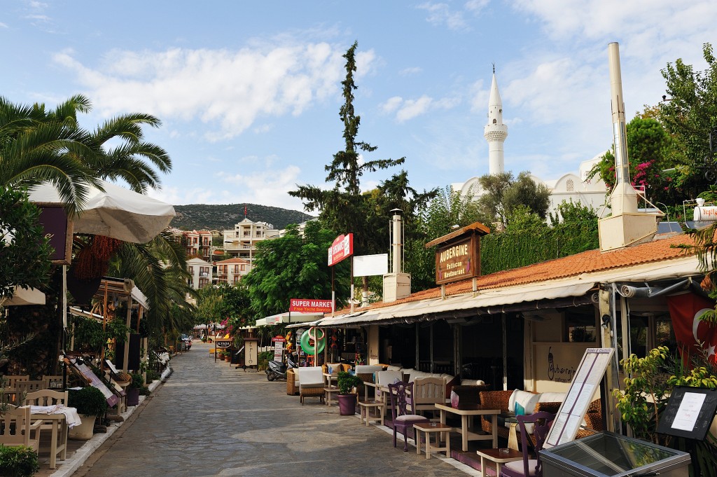 Kas-10-2009-128.jpg - Wir sind zurück in der Stadt Kalkan und möchten noch zum Hafen hinuntergehen.