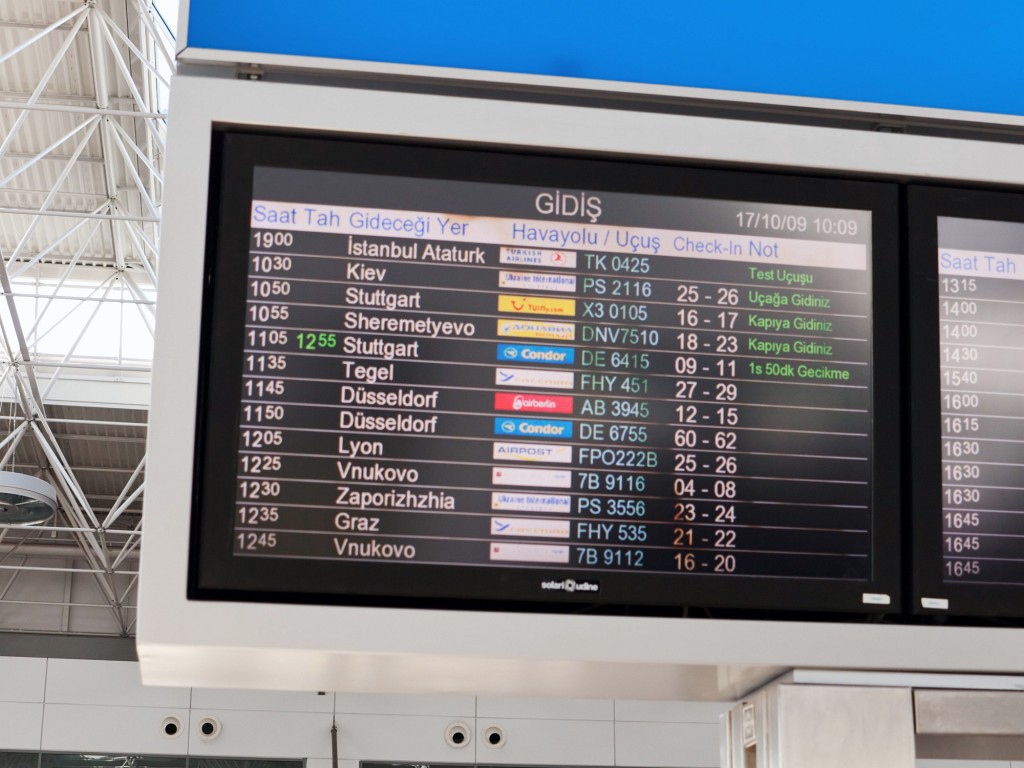 Kas-10-2009-133.jpg - Auf dem Flughafen angekommen wird klar, dass wir alle auch hätten Ausschlafen können, denn mein Flug DE6415 hat etwa zwei Stunden Verspätung. Verflixt!