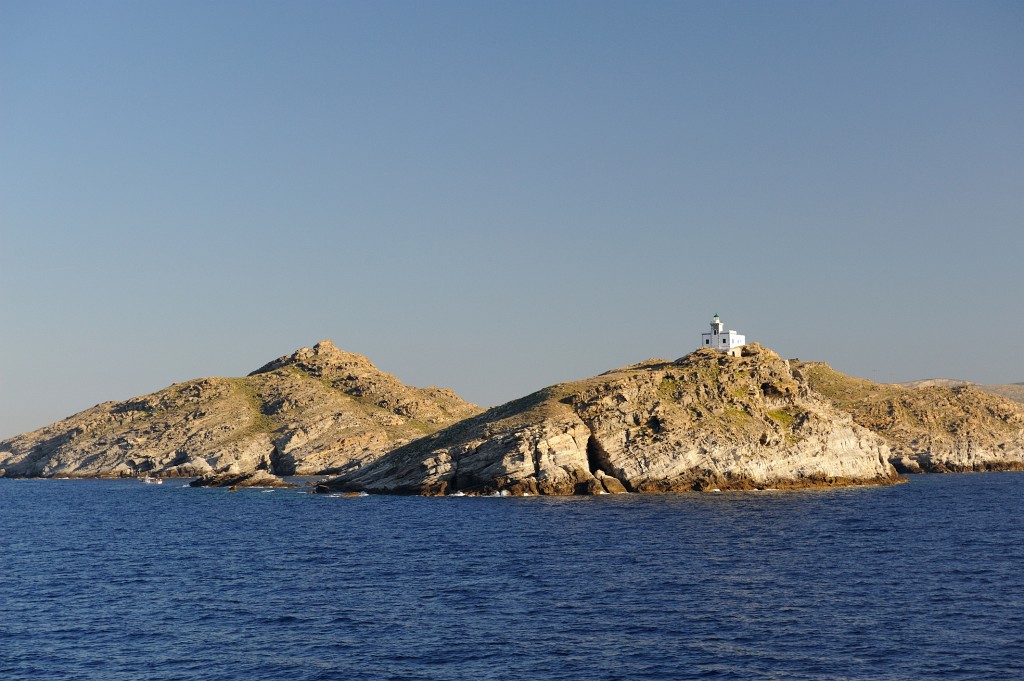 Kykladen-062009-005.jpg - Ein netter kleiner Leuchtturm unterwegs.