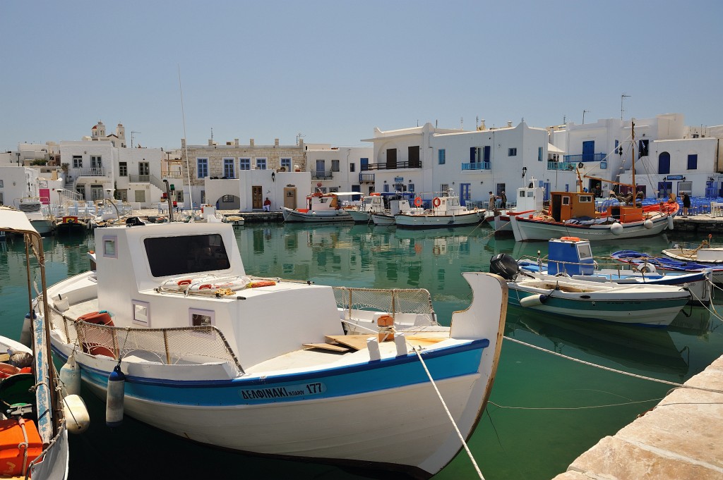 Kykladen-062009-012.jpg - Hier sind wir im malerischen kleinen Hafen des netten Städtchens "Naoussa".