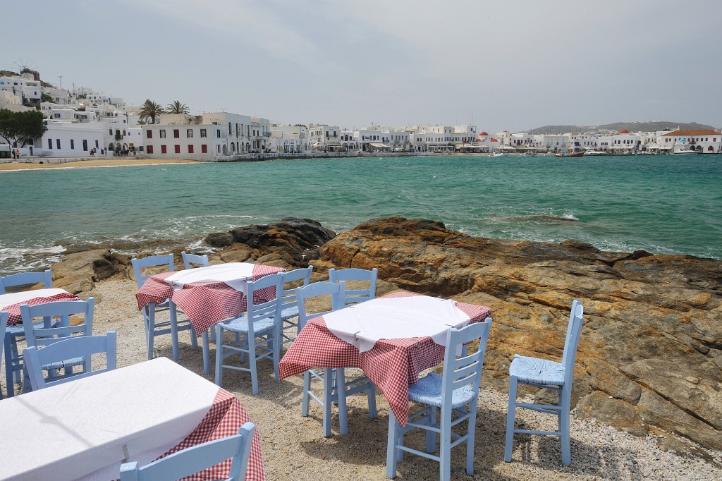 Kykladen-062009-085.jpg - Diese Taverne liegt auf der anderen Seite der Bucht von Mykonos Stadt.