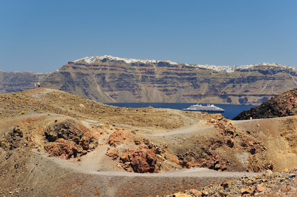 Kykladen-062009-163.jpg - Noch ein Blick zurück über die Caldera nach Santorini.