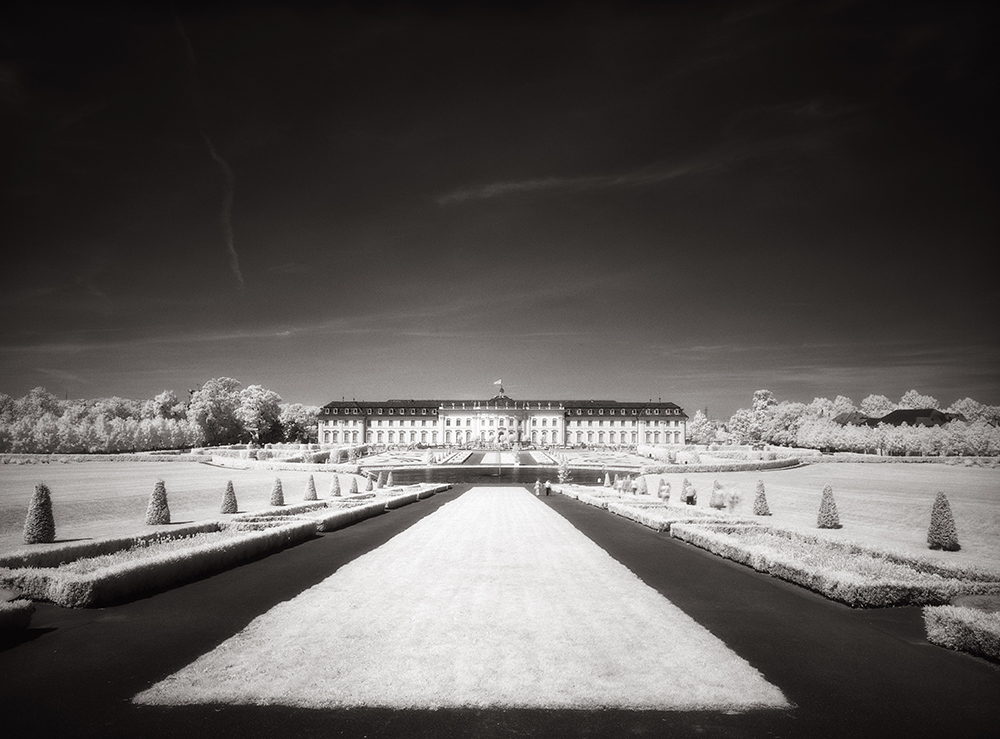 Monochrom0511-03.JPG - Das Schloss in Ludwigsburg.