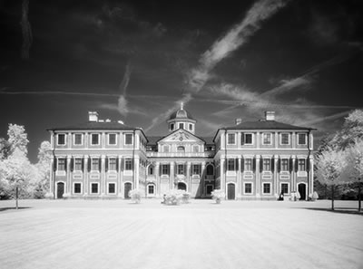 Beispiel einer IR Aufnahme mit schwarzem Himmel (Rastatt Schloss Favorite)