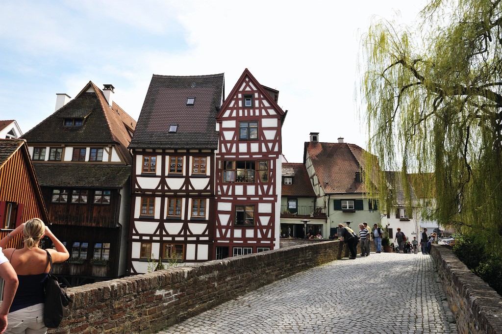 Ulm0409-08.jpg - Wenn ich mich nicht irre, dann ist dies das ein schiefes Haus, aber nicht "das" schiefe Haus in Ulm.