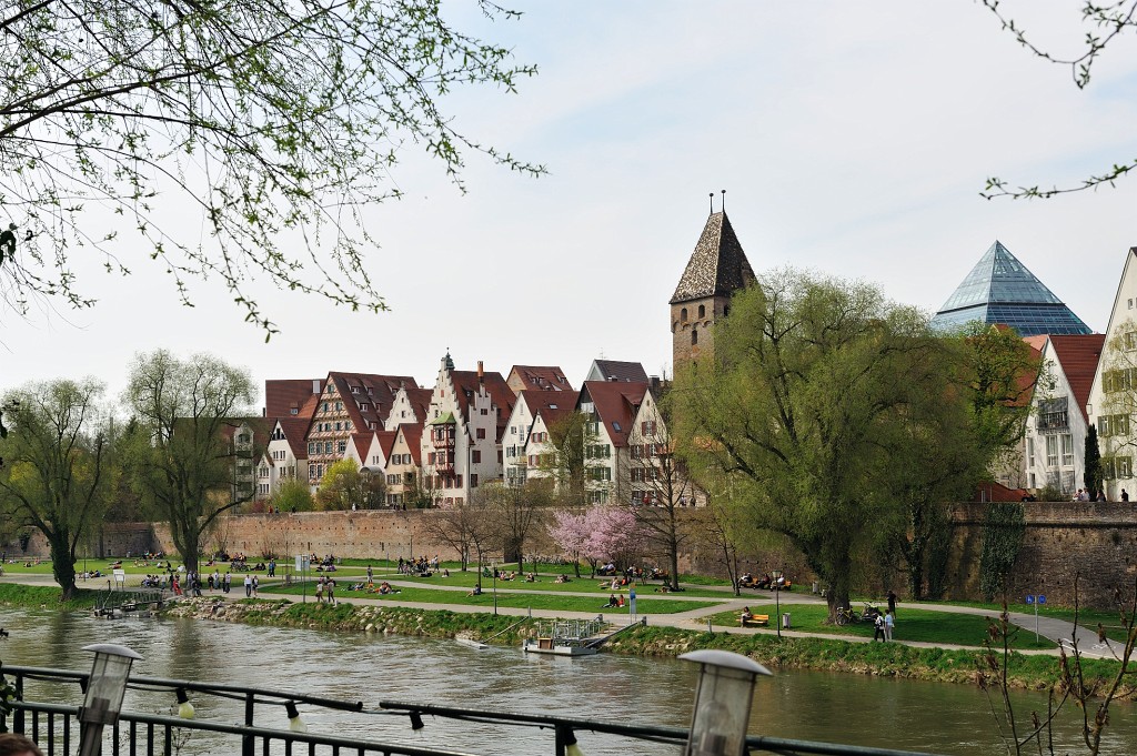 Ulm0409-19.jpg - Blick von der anderen Seite der Donau aus zurück auf Ulm.