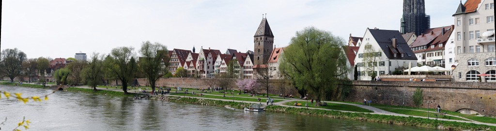 Ulm0409-21.jpg - Ein Uferpanorama.