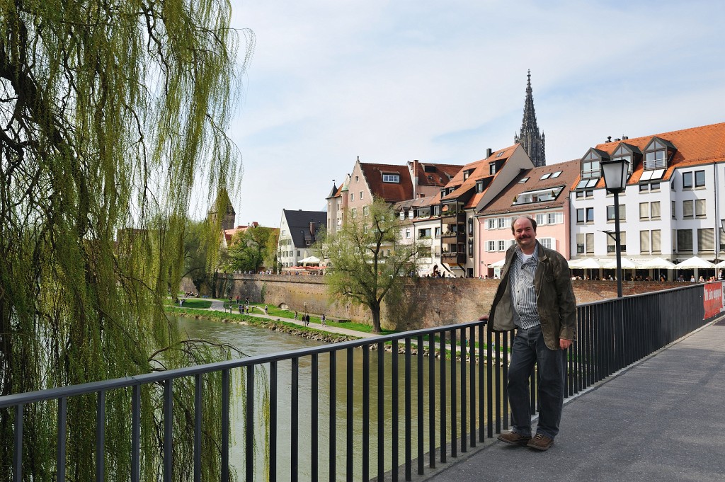 Ulm0409-22.jpg - Foto mit mir auf der Brücke zur Donauinsel.