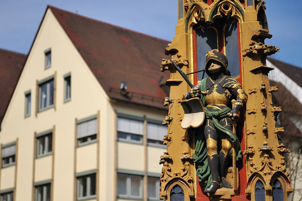 Ulm0409-26.jpg - Ein Detail des Brunnens vor dem Rathaus.