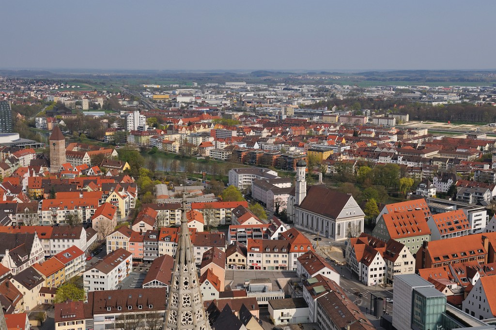 Ulm0409-42.jpg - Die Donau liegt in der Ferne vor mir.