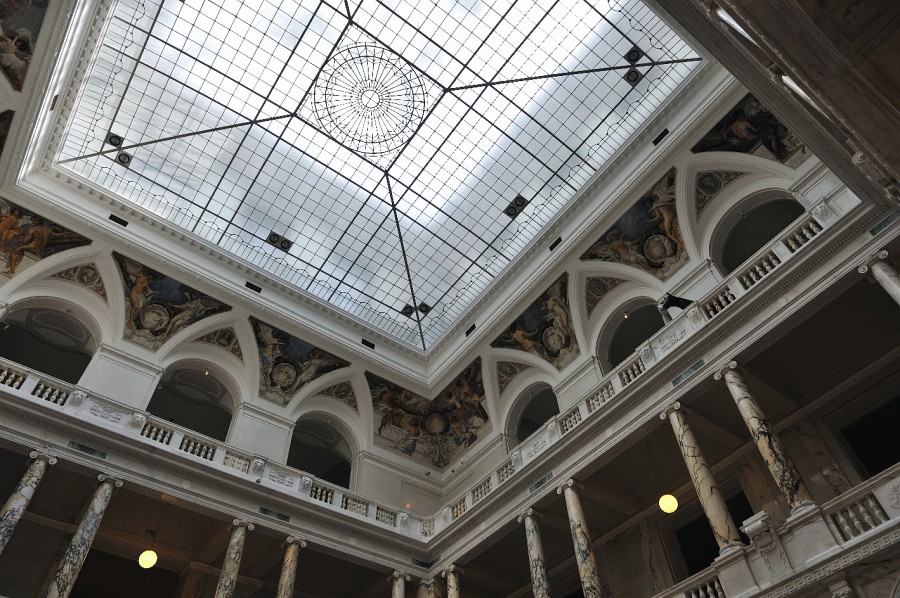 Wien-053.JPG - Innen sieht sie aber erfreulich hell und geräumig aus. In der Tat soll der Komplex der Wiener Hofburg einer der größten Gebäudekomplexe in Europa sein.