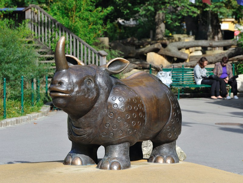 Wien-115.JPG - Nashorn einmal idealisiert und...