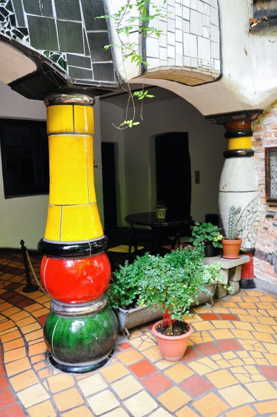 Wien-129.JPG - Obwohl - irgendwie sieht es auch hier schon nach Hundertwasser aus.