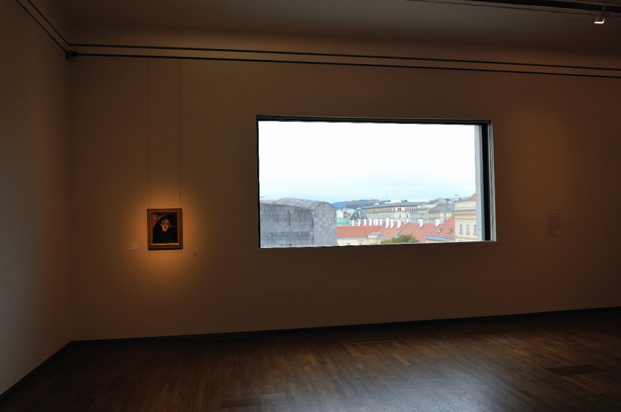 Wien-167.JPG - Wir sind hier wieder ganz woanders, nämlich im Museumsquartier. Das Bild rechts sieht sehr natürlich, fast echt aus.