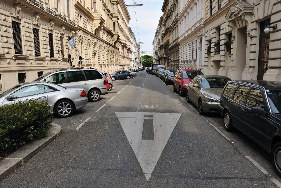 Wien-210.JPG - Straße der sehr entgegenkommenden Radfahrer?