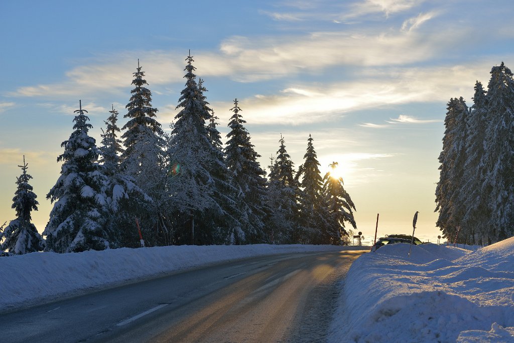 MummelSeeWinter-17.jpg - Es geht zurück zum Parkplatz der Sonne entgegen.